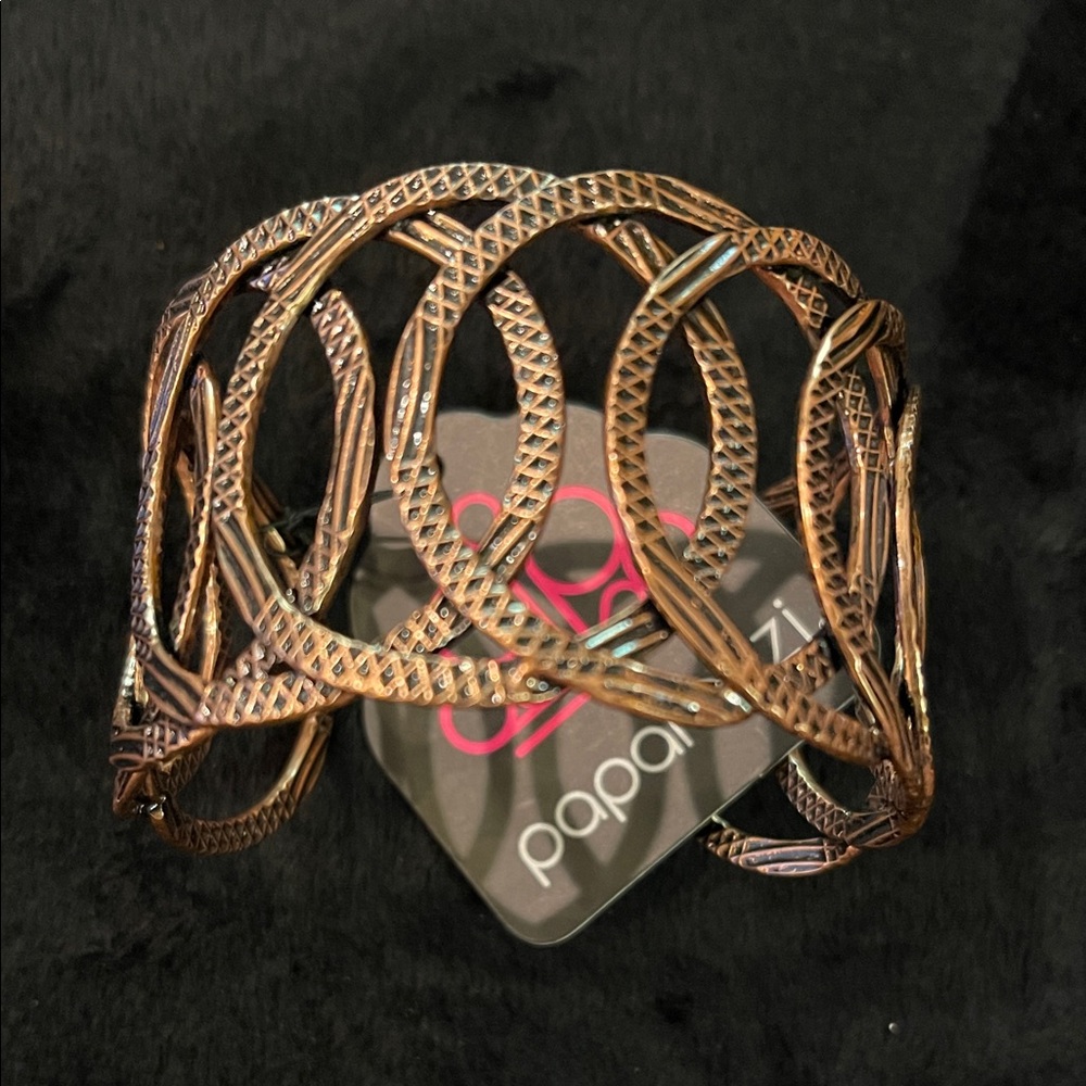 *FREE W/ PURCHASE OF 2+ ITEMS, JUST ADD TO YOUR BUNDLE* CopperTone Bracelet